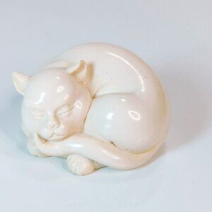 Franklin Mint Curio Cabinet Sleeping Cat Netsuke Style Figurine  Resin 2"